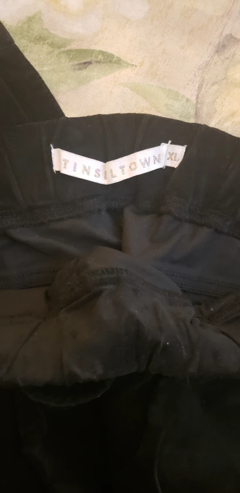 Black velvet pants image indicator(3)