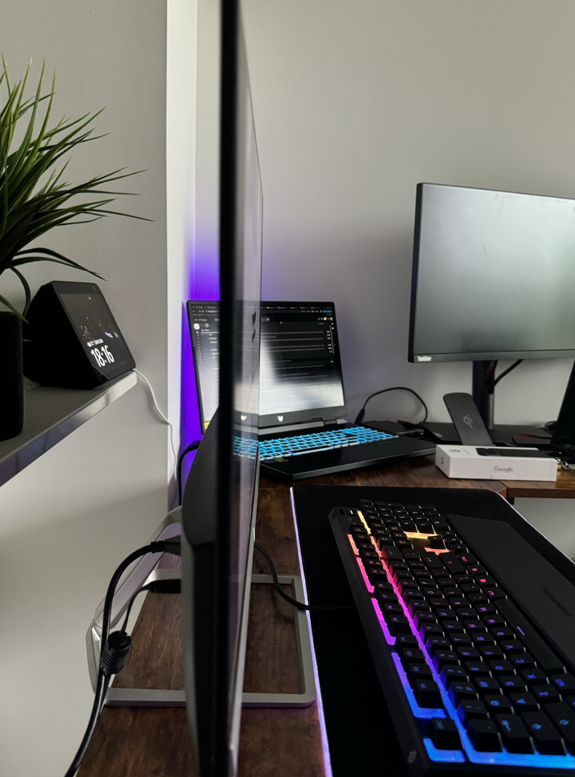 HP 24-inch LED monitor - photo 2
