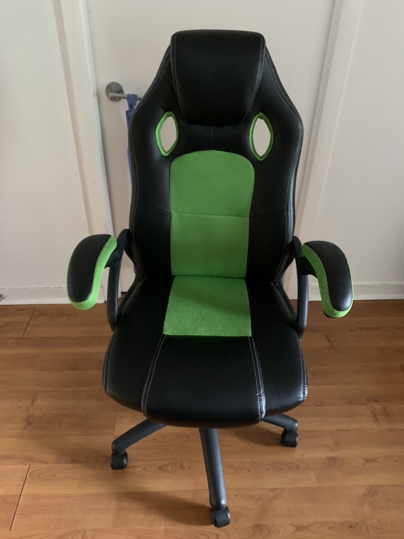 300$ Gaming Chair in Mint Condition for $50 - photo 2