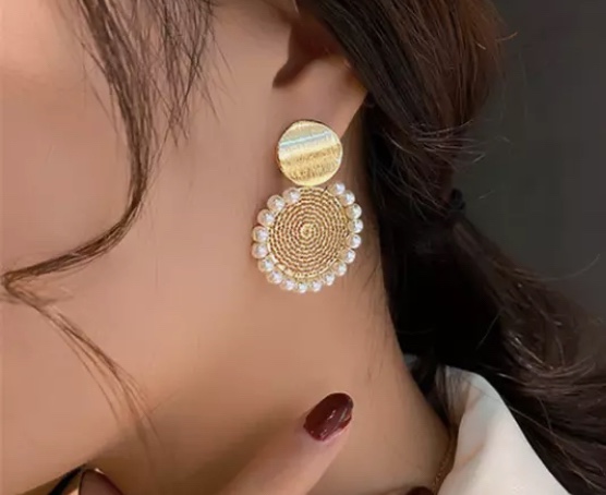 New Geometric Round Pearl Earrings image indicator(2)