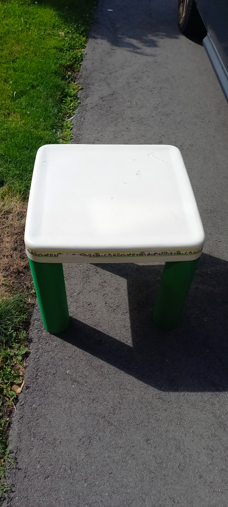Little tikes table for young  kids