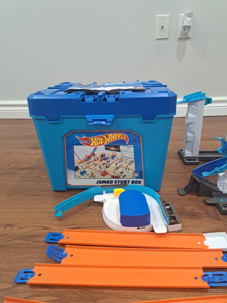 Hot Wheels Jumbo Stunt Box - photo 4