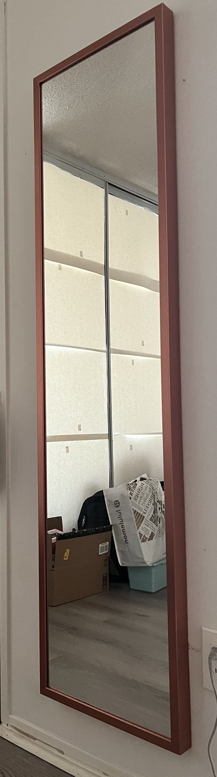 Wall mirror