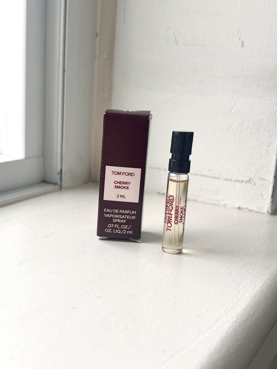 Tom Ford Cherry Smoke 🍒       perfume EDP image indicator(2)