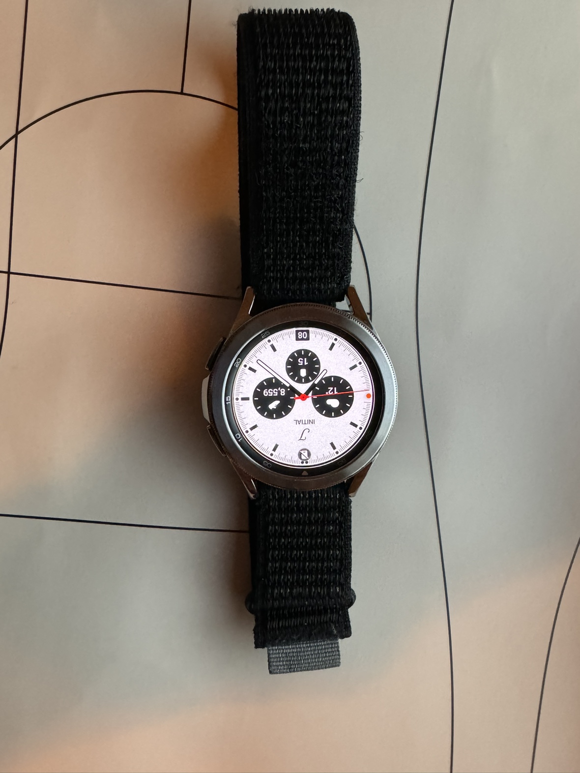 Samsung watch 4 classic and samsung wireless charger image indicator(4)