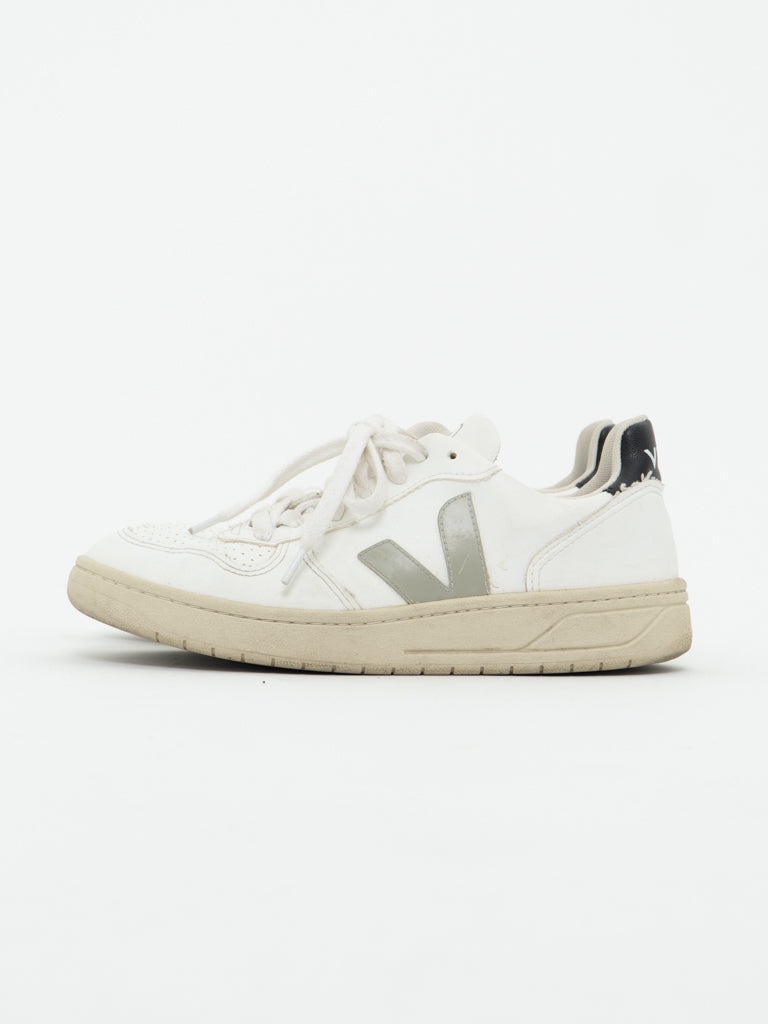 Veja’s size 7 / W 7.5