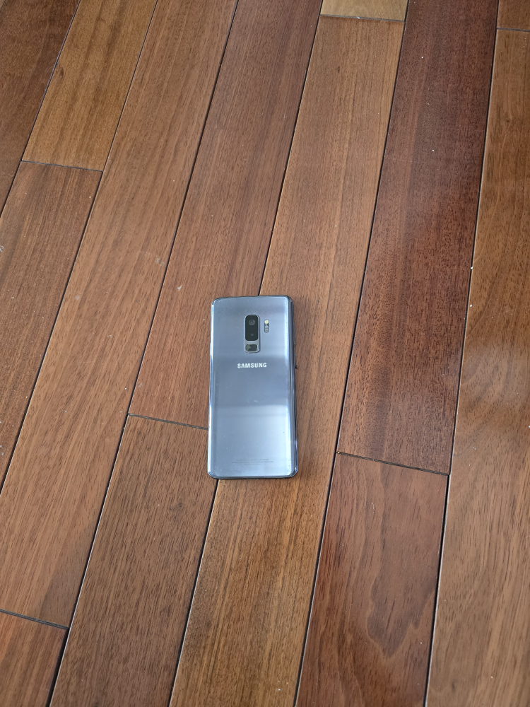 Samsung S9 cell phone - photo 2