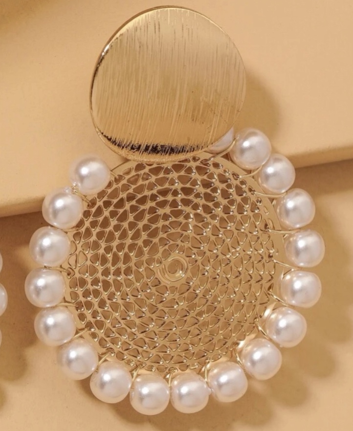 New Geometric Round Pearl Earrings image indicator(5)