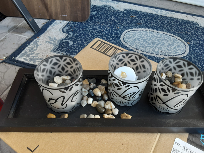 moving sale! Love Laugh Live - photo 2