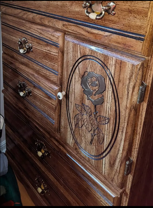 MOVING   - Gold Roses Wardrobe Dresser - photo 2