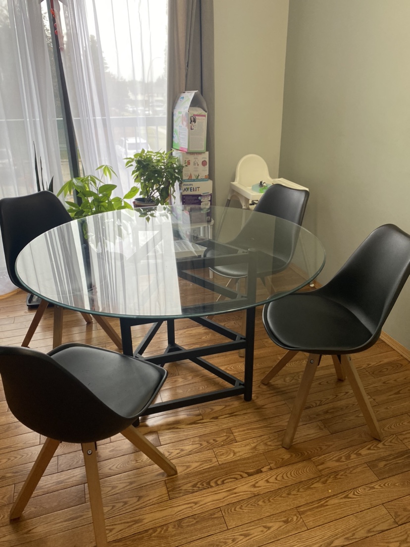 Glass dining table with free chairs - photo 3