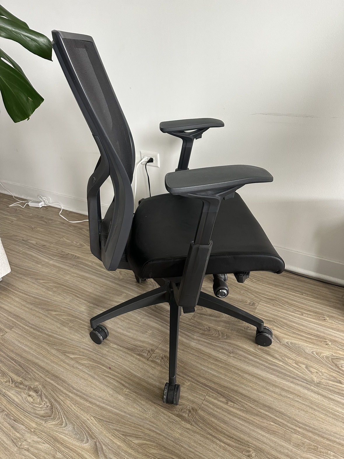 Ergonomic Office Chair - photo 2