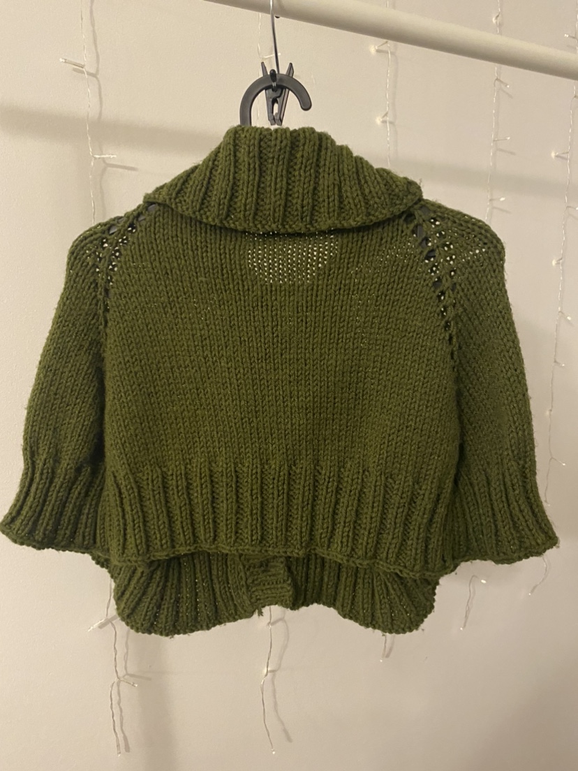 🌱Cozy green knit cape shawl for fall and winter image indicator(2)