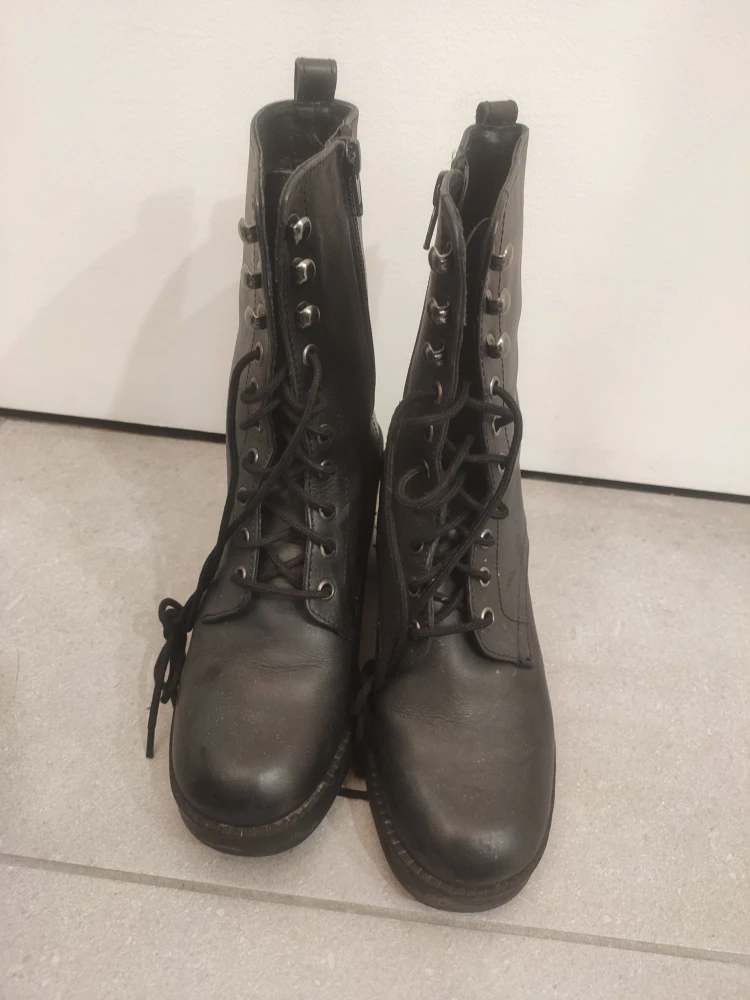 Fall winter boots size 6 image indicator(4)