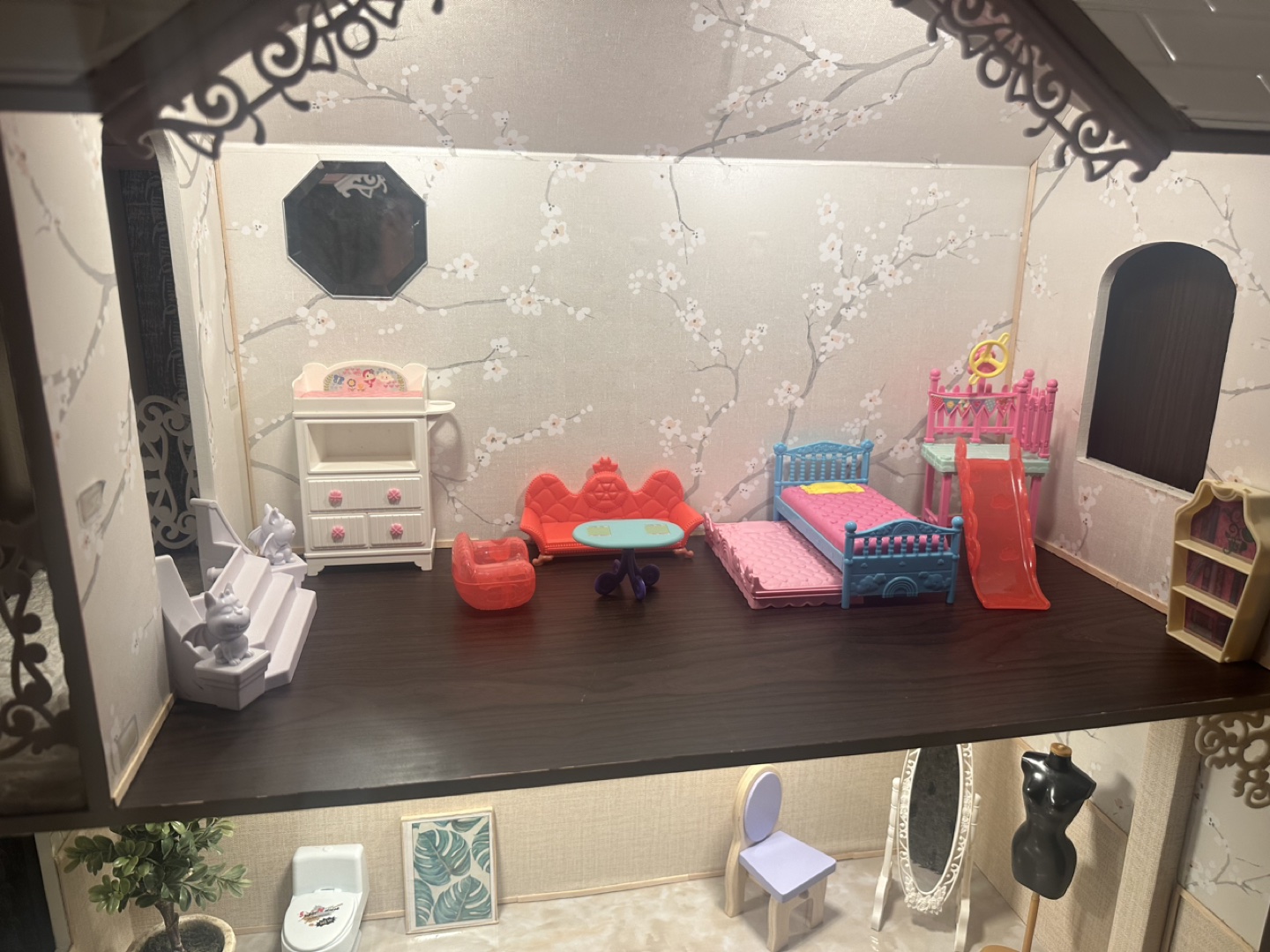 Dollhouse for barbie dolls - photo 2