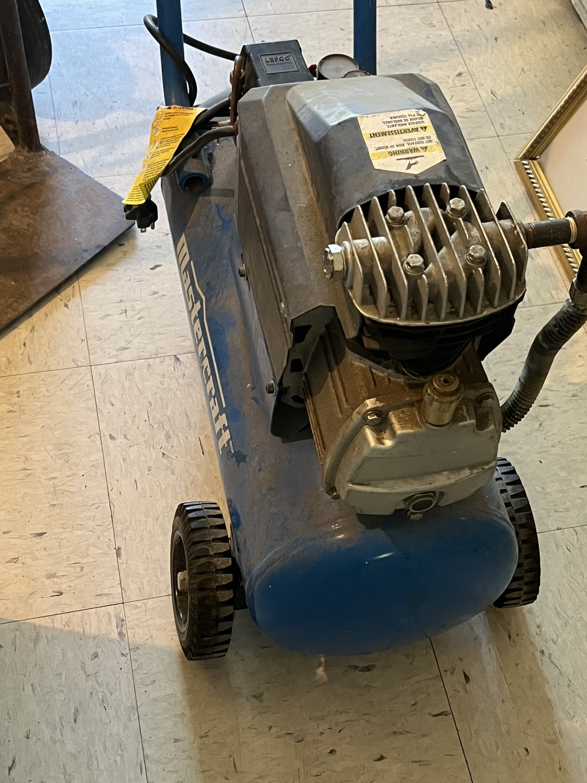 Mastercraft 8 gallon air compressor image indicator(2)