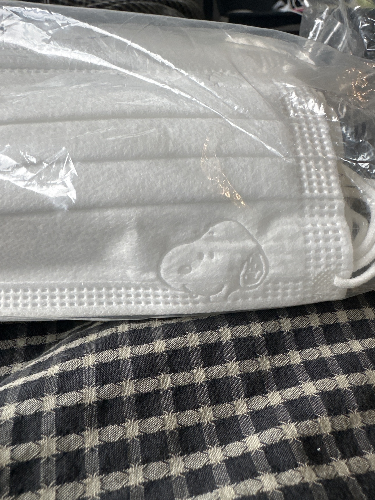Pack of Snoopy embroidered disposable masks thumbnail