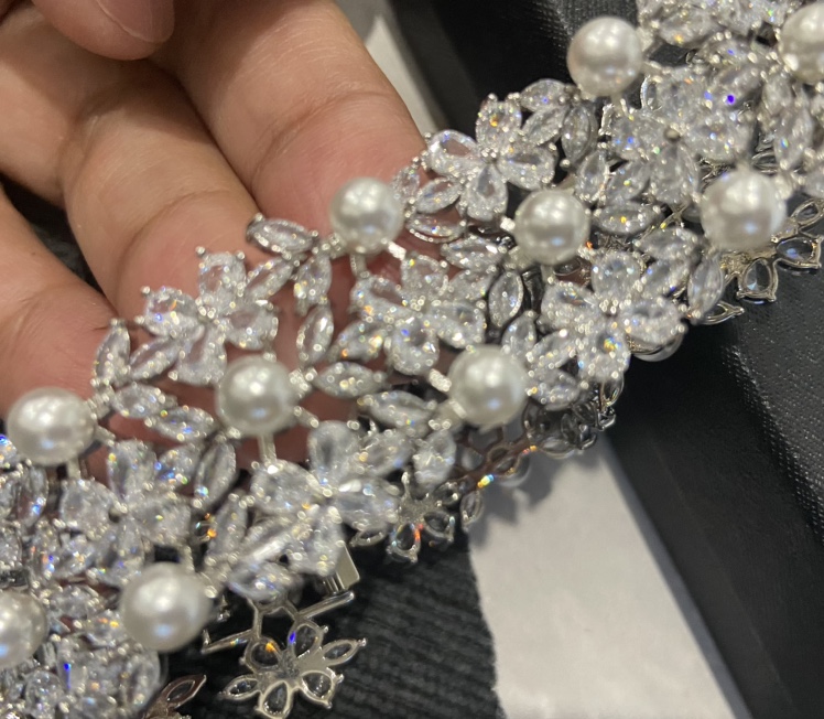 New white gold plated cubic zirconia bracelet image indicator(4)