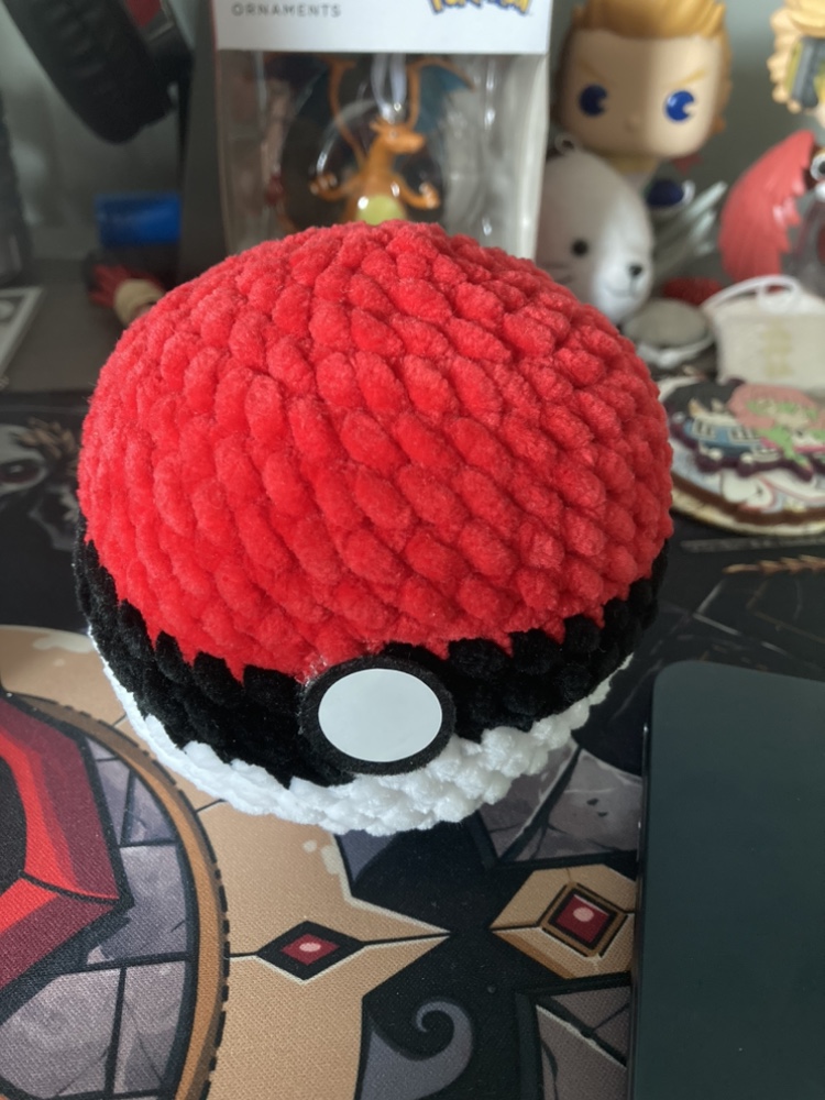Knit Pokeball thumbnail