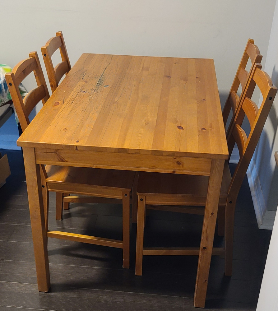 IKEA Dining cum study table with 4 chairs $35 cad - photo 3