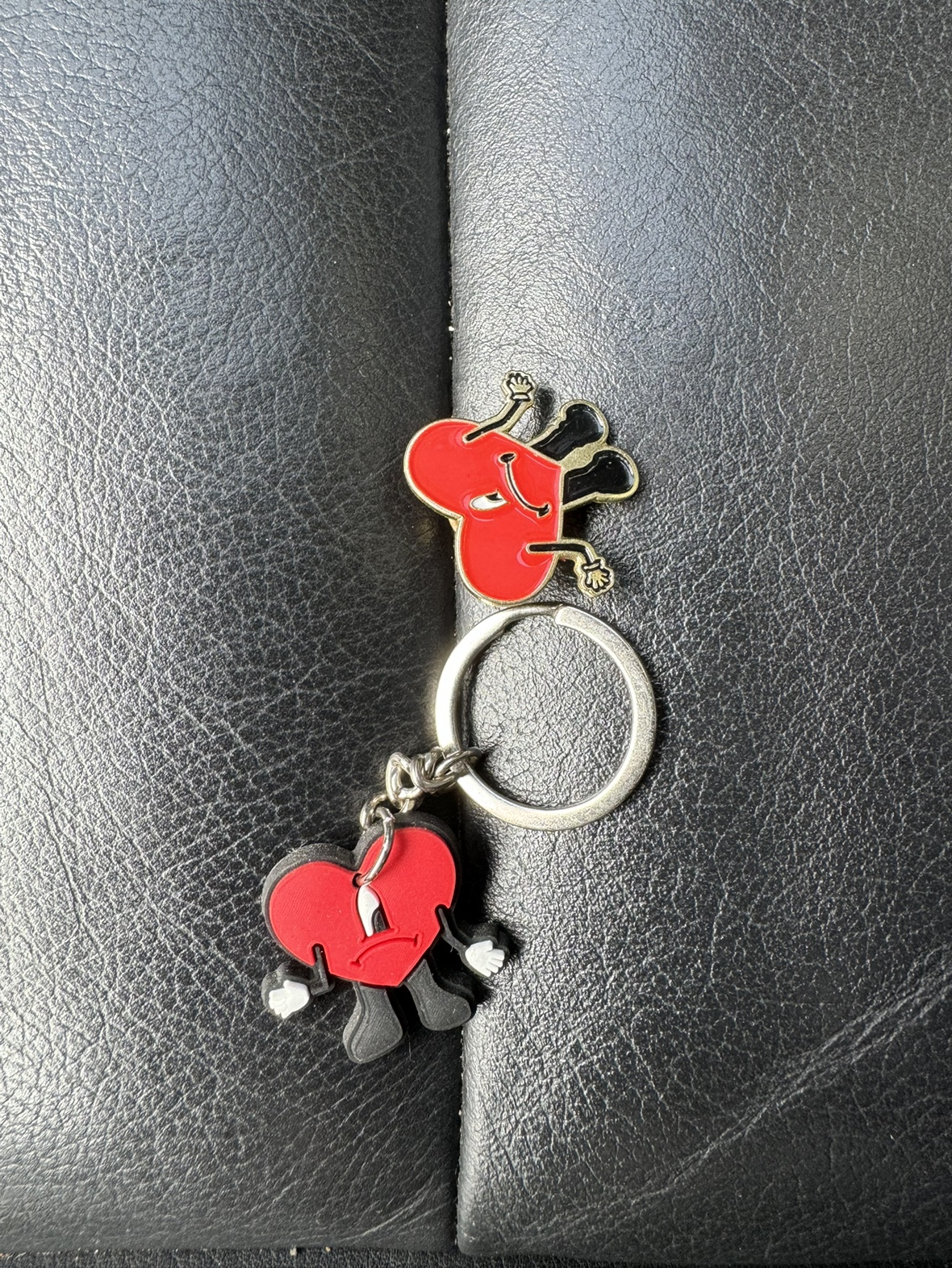 Bad Bunny pin+keychain image indicator(2)