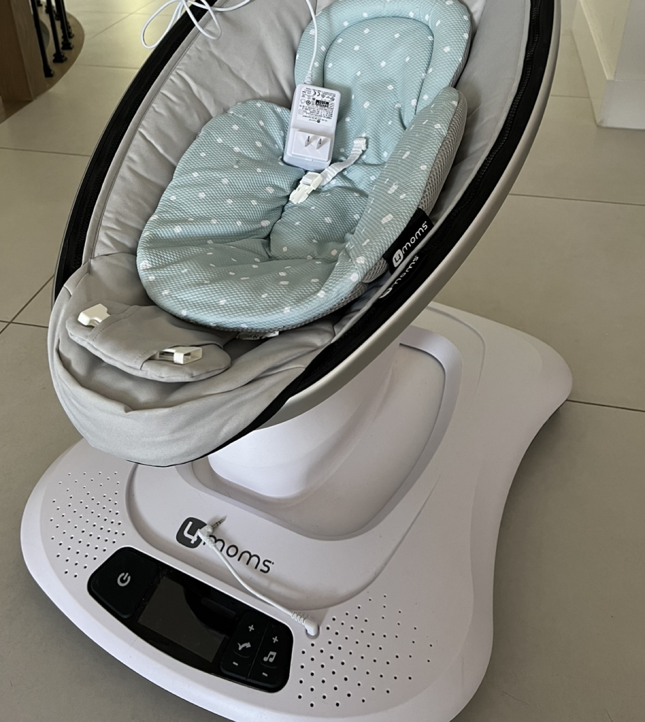 MamaRoo Swing 4- Classic Grey with New Born Insert - photo 2