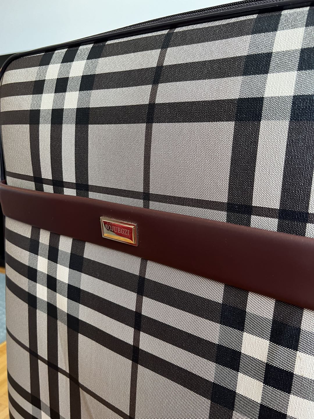 Large Travel Luggage - photo 2
