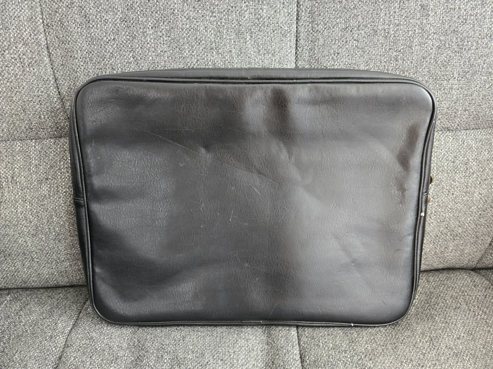 Puma laptop sleeve image indicator(2)