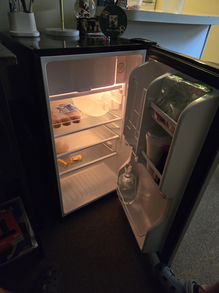 small mini fridge - photo 2