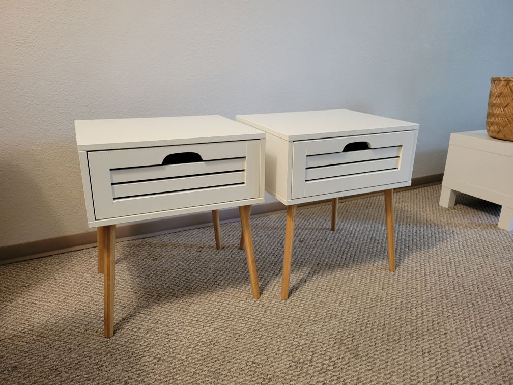 2 nightstands