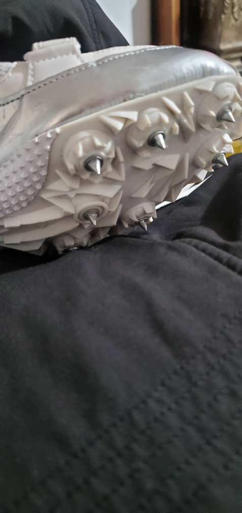 Ladies NIKE Cleats SIZE 7 image indicator(4)