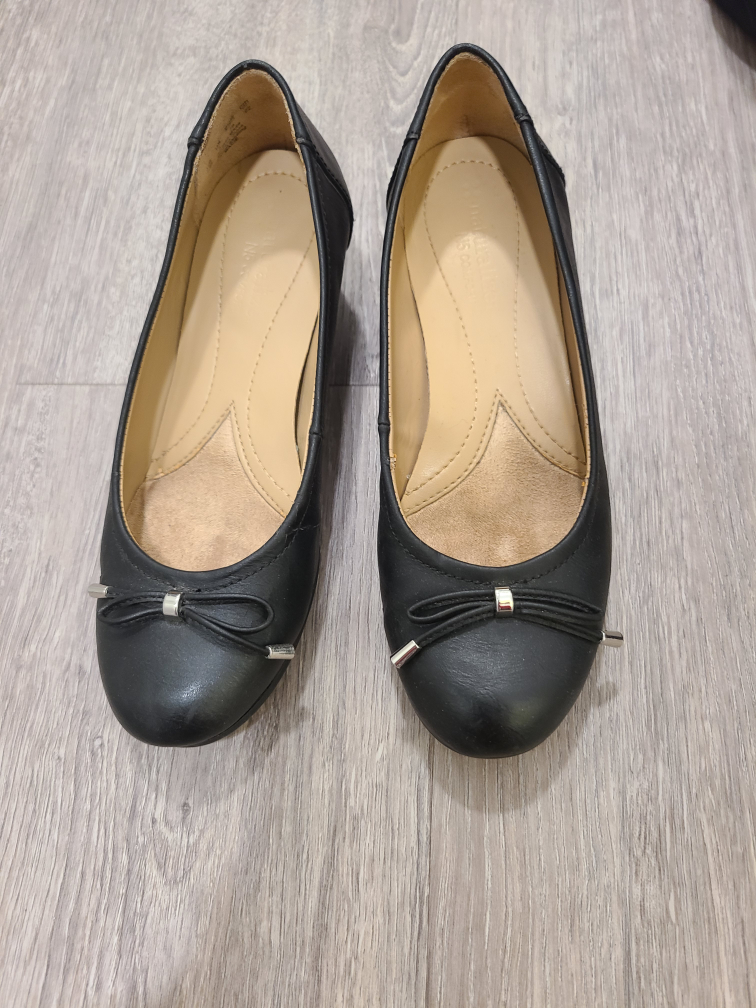 Naturalizer lady's comfort shoes size 5