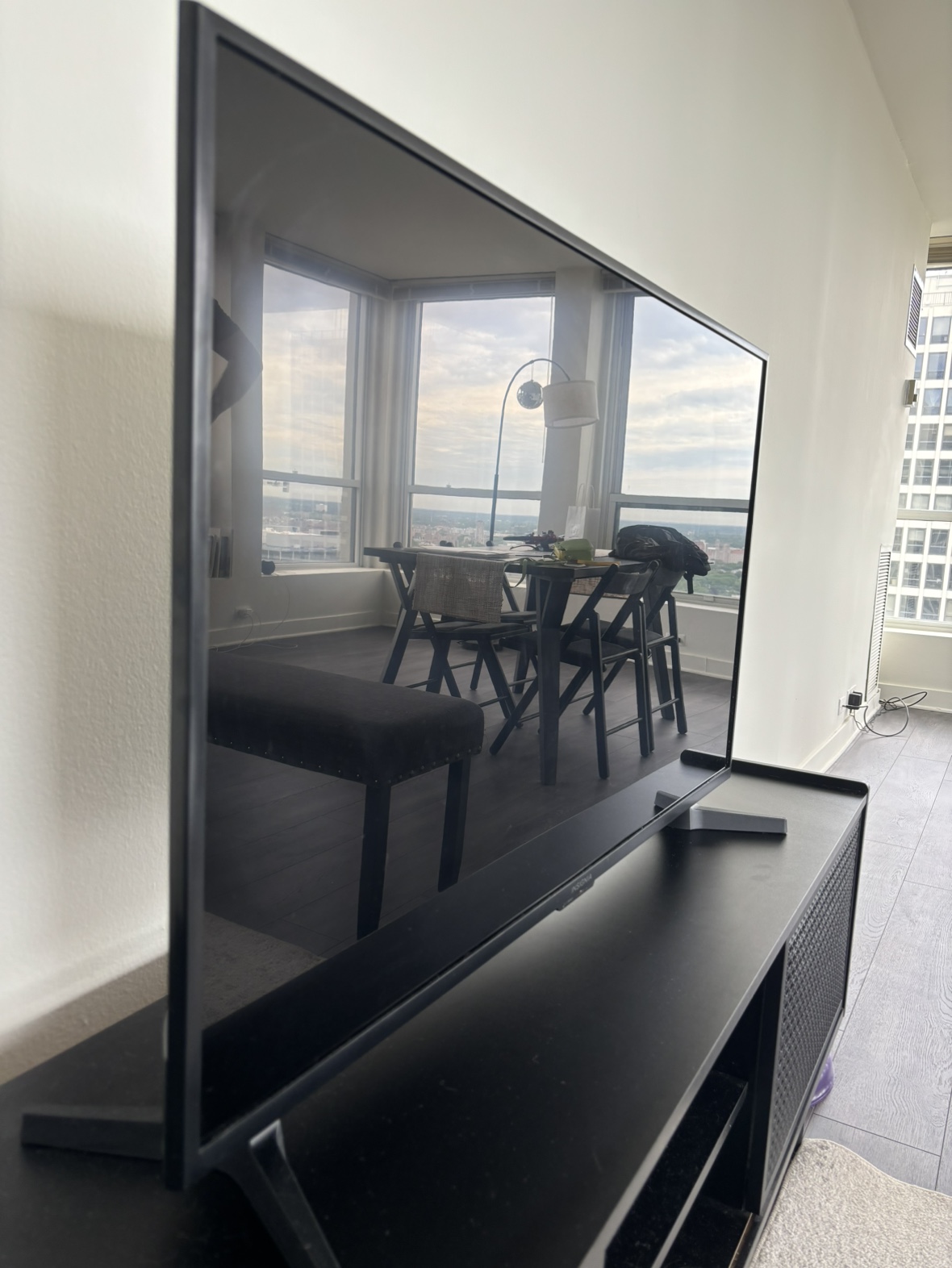 Like new 40” 4K SmartTV - photo 2