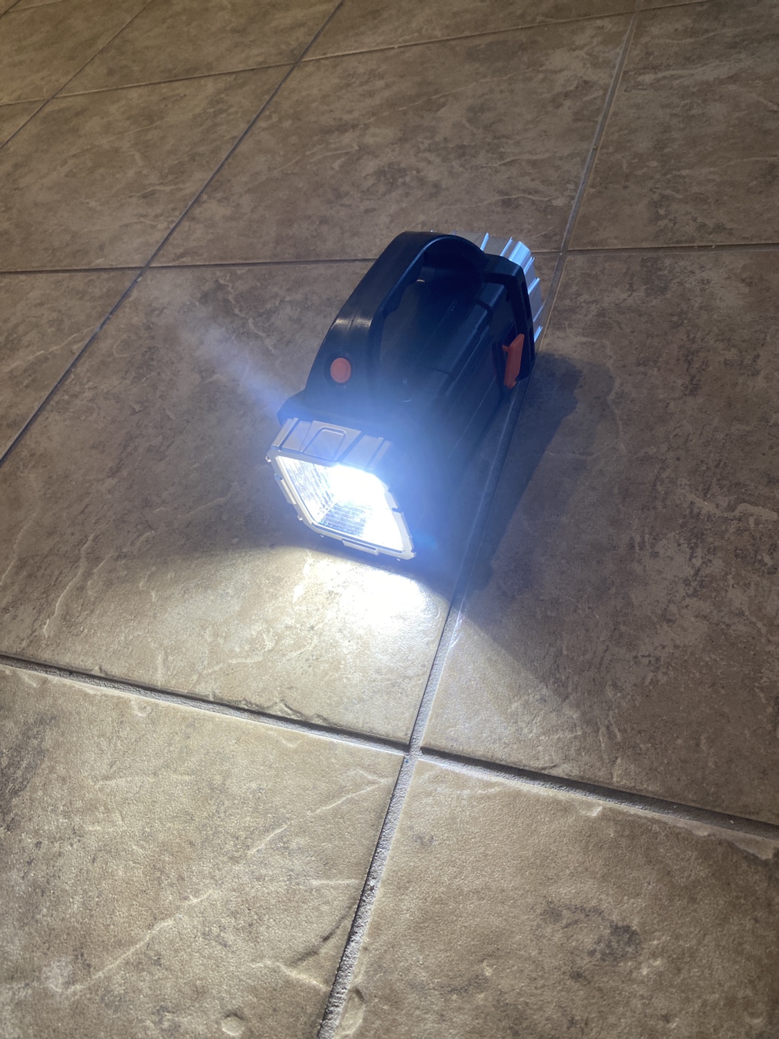 Flashlight including Charging Port for Phones 📱 - photo 3