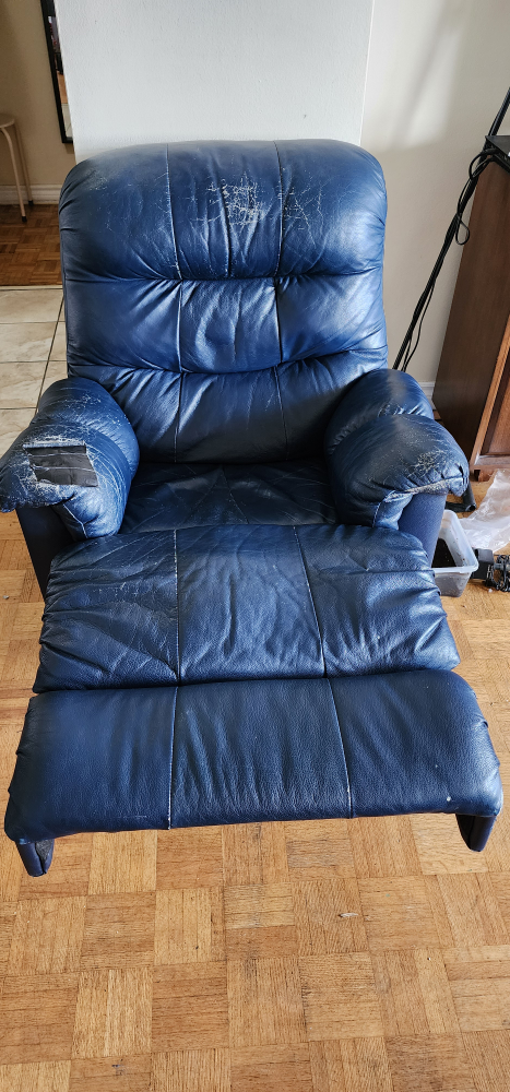 leather recliner couch - photo 2