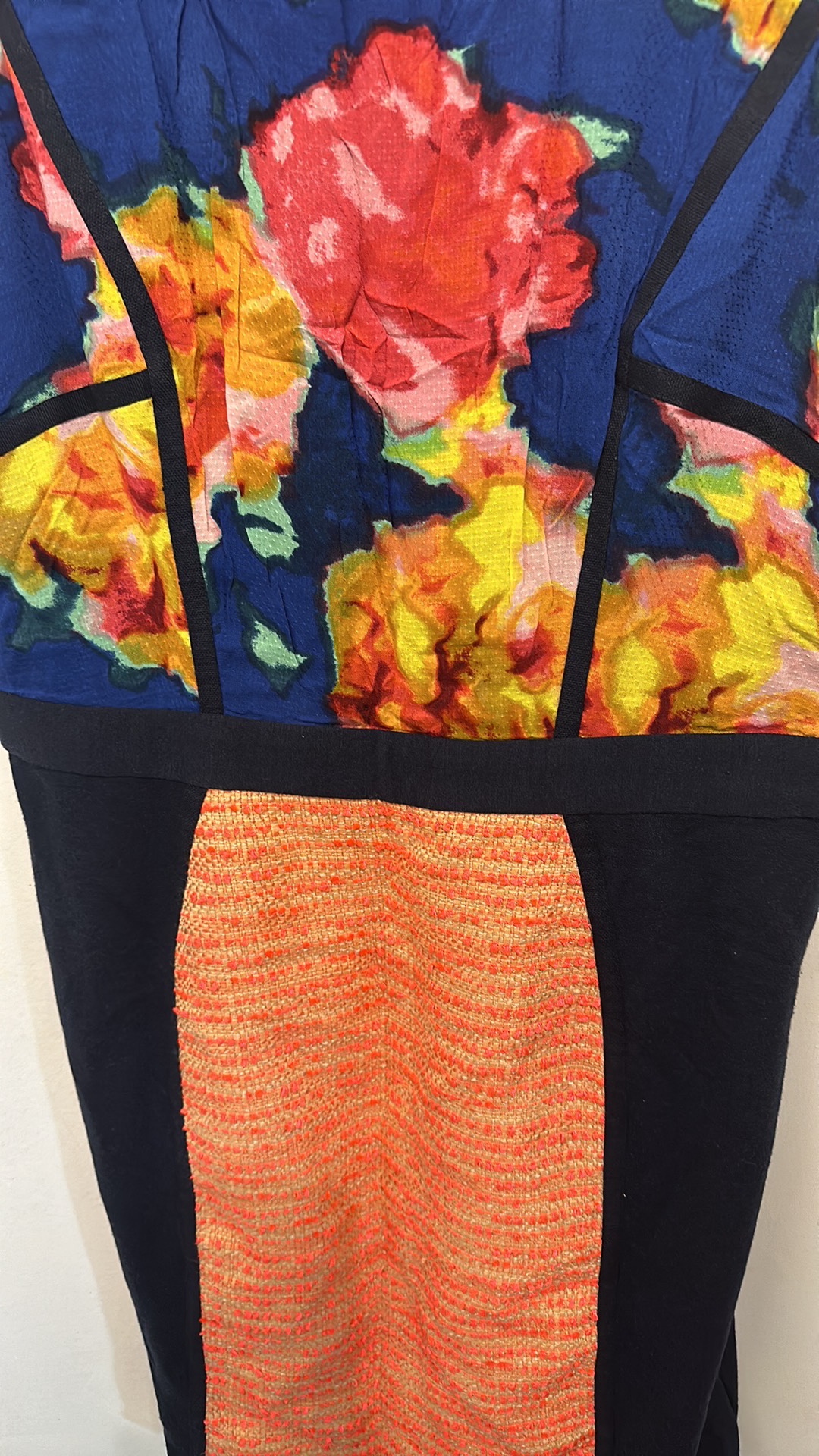 Beautiful vibrant dress - photo 4