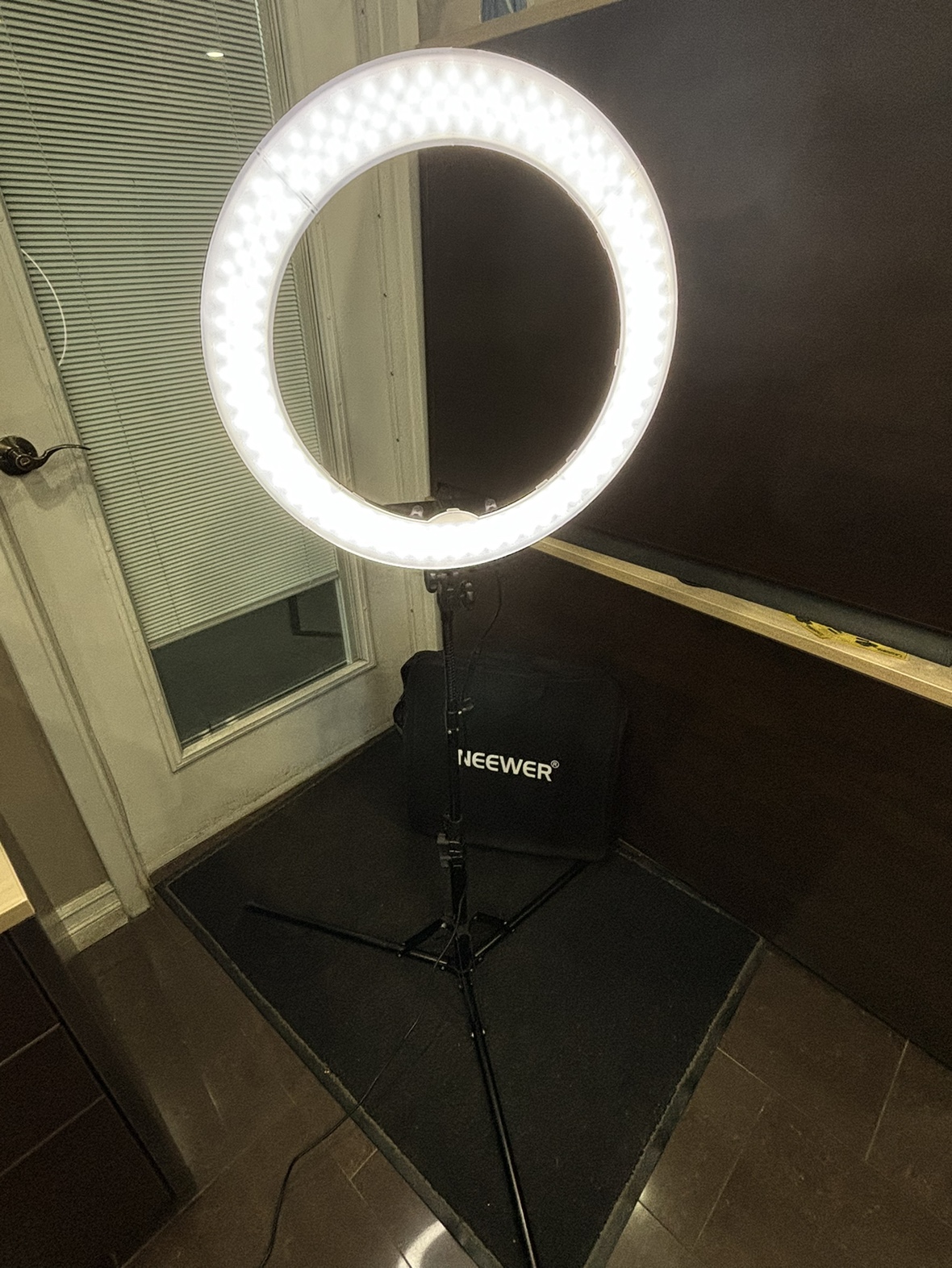 Used Neewer ring light image indicator(2)