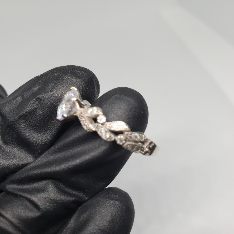 #37 Vtg. CZ stone ring image indicator(2)