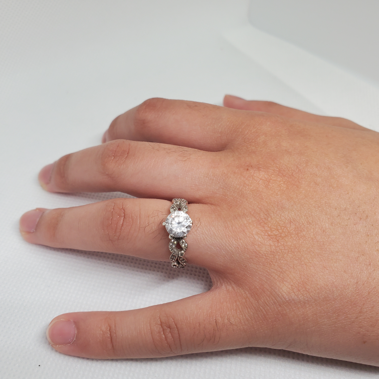 #37 Vtg. CZ stone ring image indicator(3)