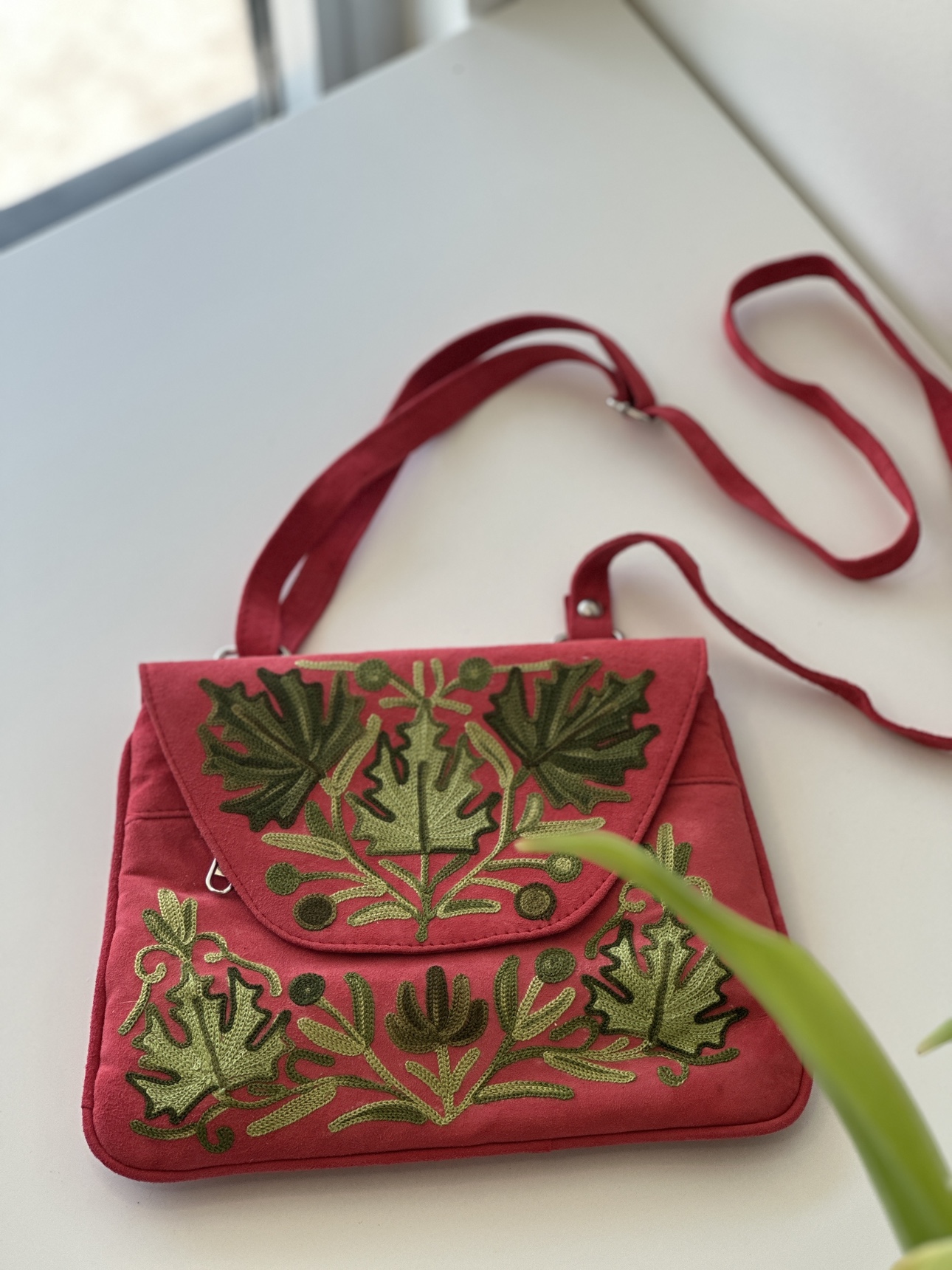 Handcrafted Kashmiri embroidered sling bag - photo 2