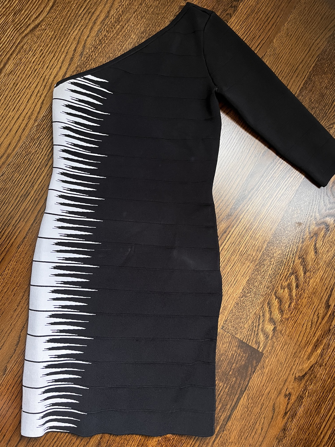 Ladies Guess Bodycon Dress image indicator(3)