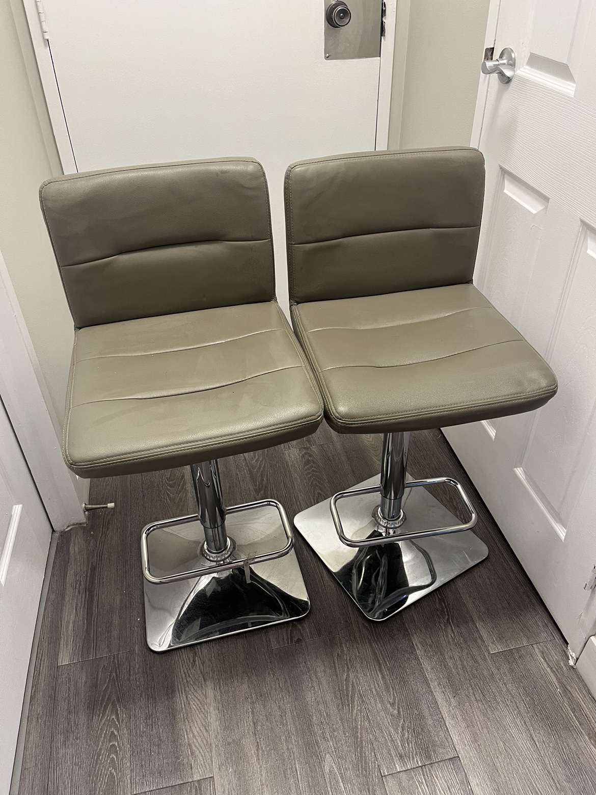 Two island chairs - photo 2