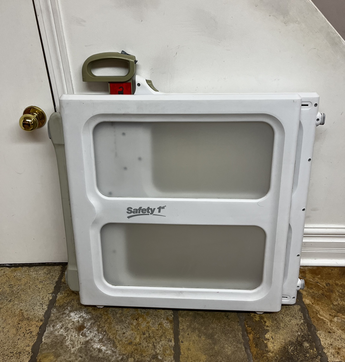 Safety 1st Baby Gate or Dog Gate - Pressure Mount image indicator(2)