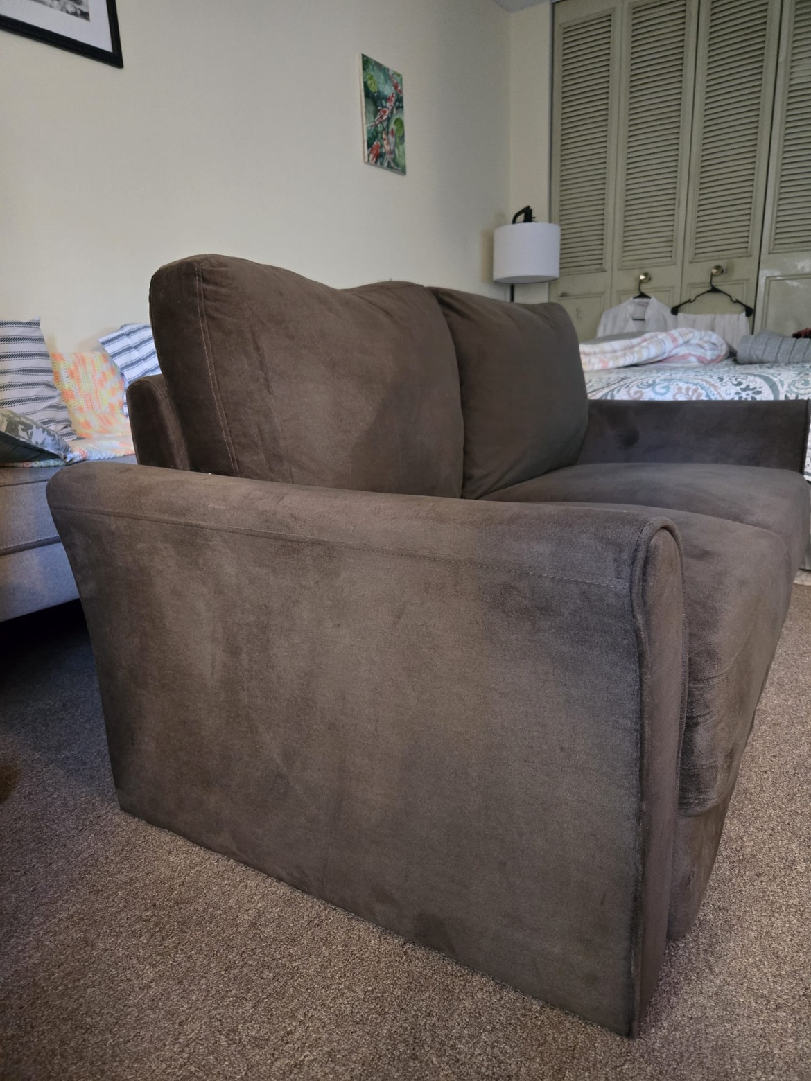 Green velvet couch - photo 2