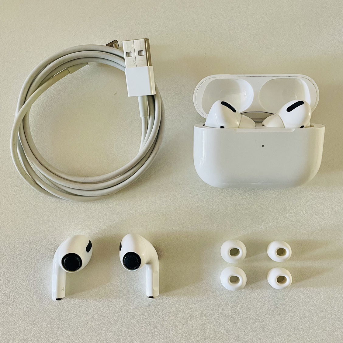 AirPods Pro 1st Gen thumbnail