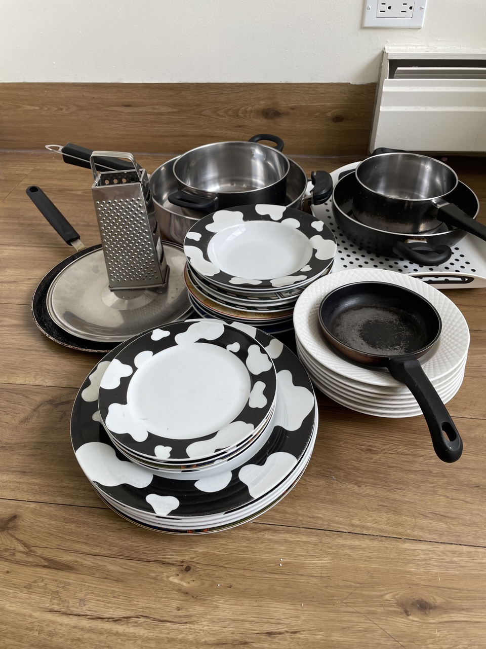 Kitchen Plates / vessels
