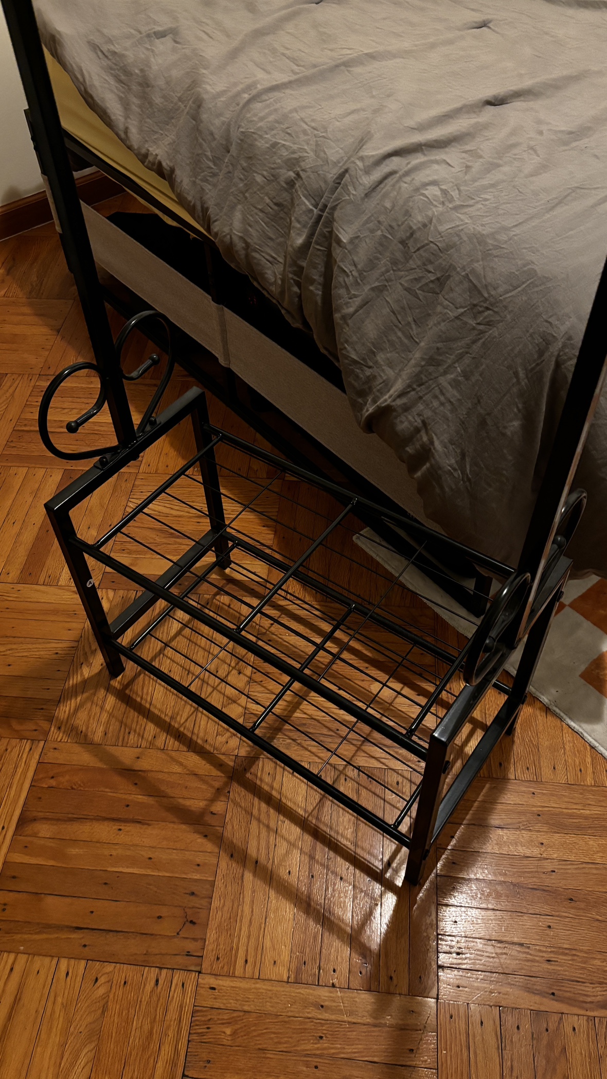 Black Clothing Rack. Moving Sale🚚 - photo 3