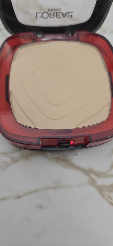 L'Oréal Powder Foundation image indicator(2)