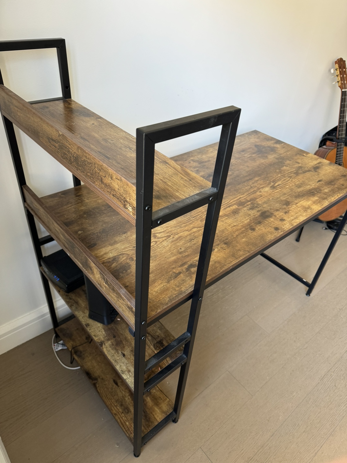 Modern desk with three shelves - photo 2