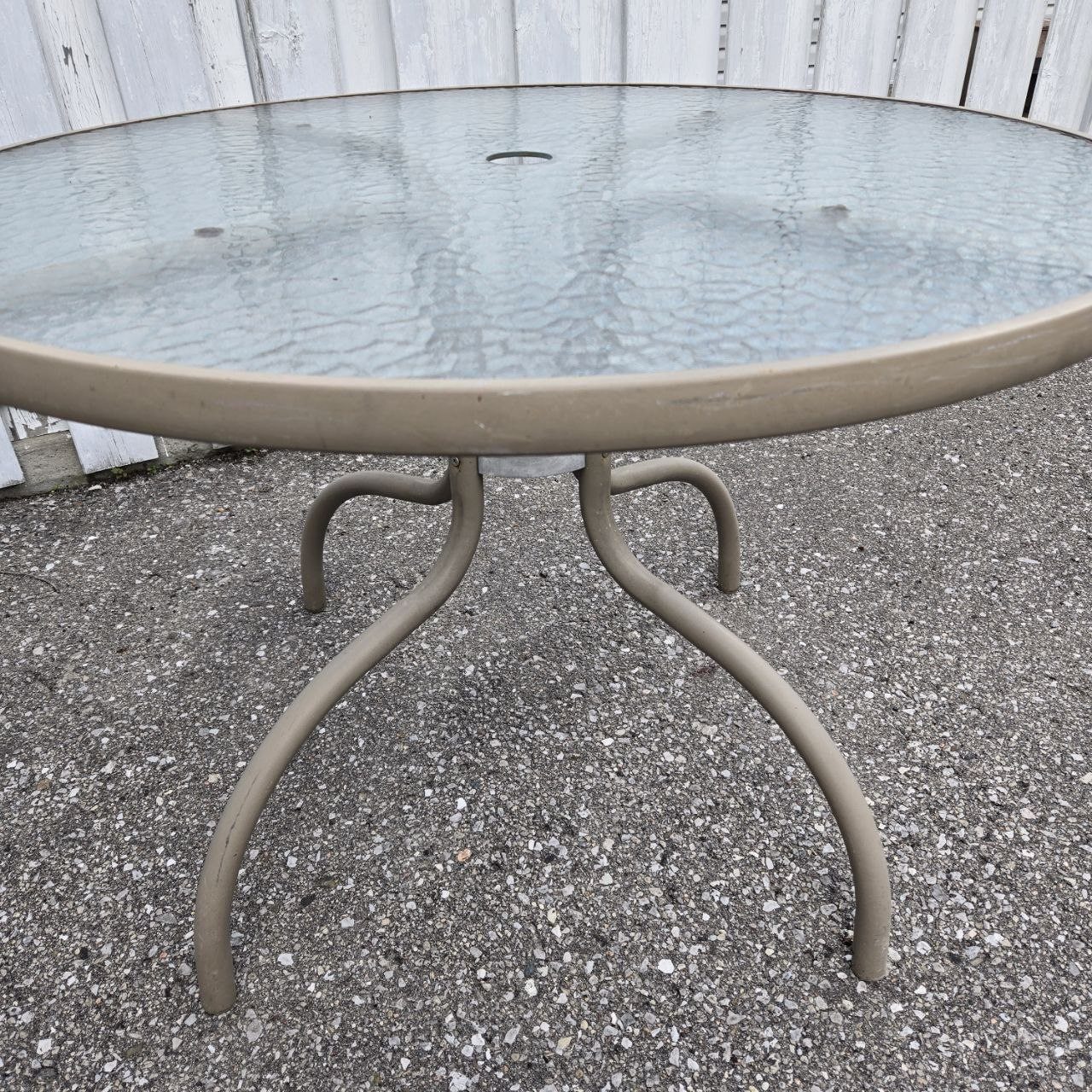 Round Garden Glass Table With Metal Feet - 28x40 inches image indicator(2)